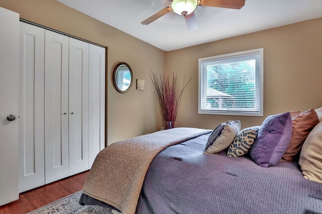 Building Photo - 16624 Elm Dr