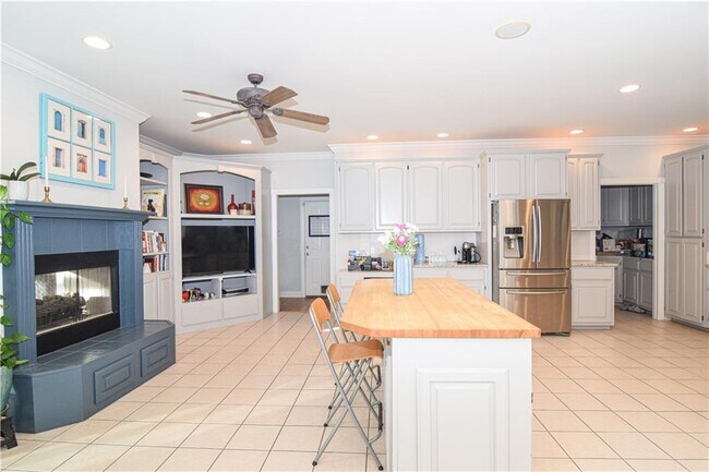 Building Photo - 2716 W Centennial Dr