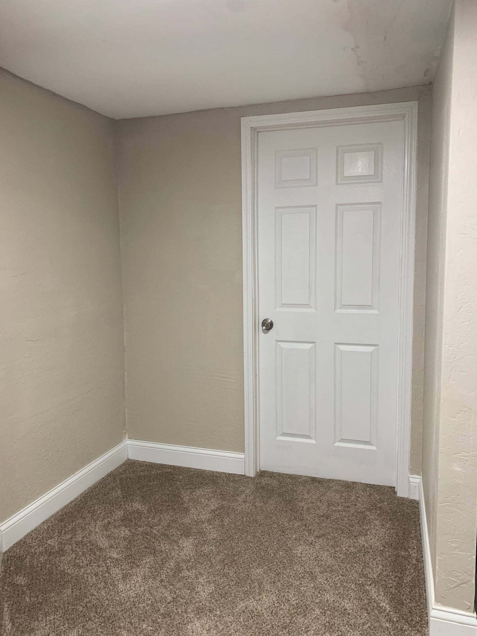 Hallway to bathroom - 821 W 7th St