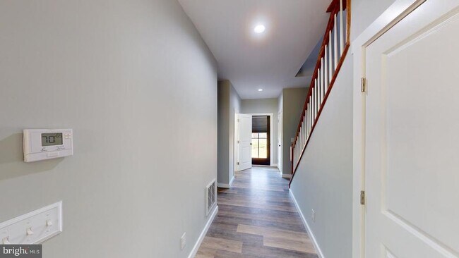 Building Photo - 440 W Gravel Ln