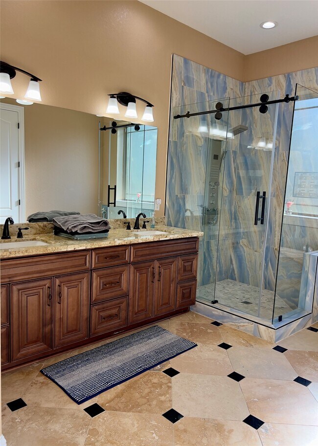 Building Photo - 2011 Crescent Dr