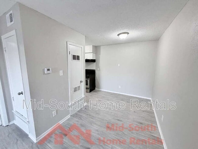 Building Photo - 139 N Claybrook St