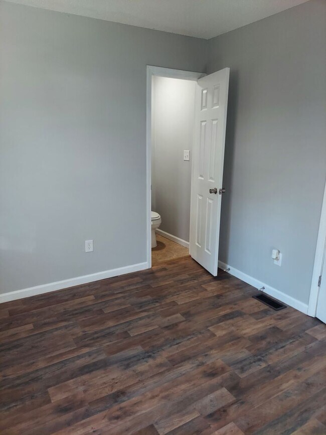 Building Photo - Ranch Home with In-Law Suite