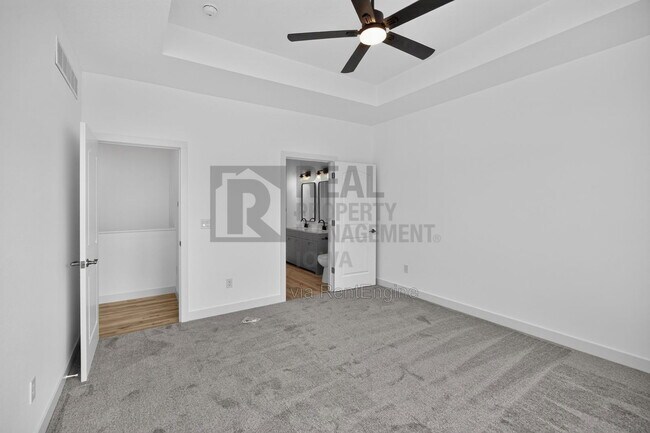 Building Photo - 8914 Hickory Dr