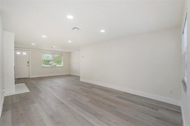 Building Photo - 15606 Allmand Dr