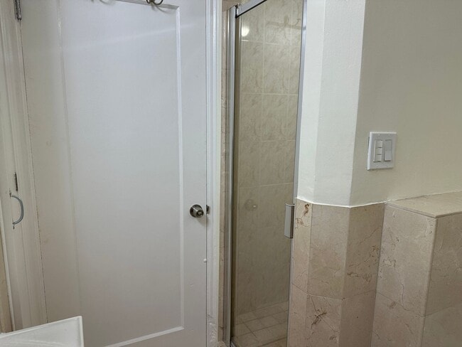 Building Photo - EPIC REA - Great Corner Lakeside Home - 3 ...