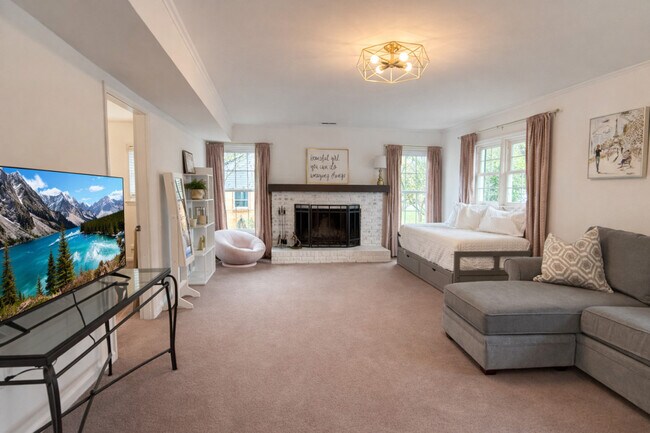 Building Photo - 7601 Bedfordshire Dr