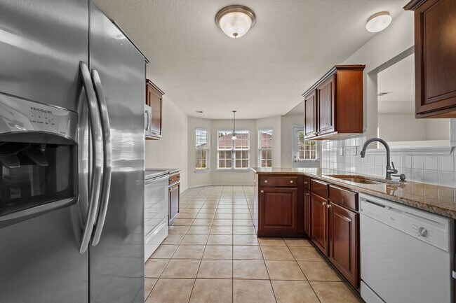 Building Photo - 3 Bed, 2 Bath Home Near Osage Park & Walma...