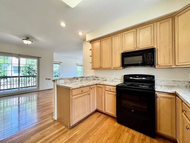 Building Photo - A Chesapeake Bay Townhome w/Garage, Available NOW! 2 Downstairs Bedrooms - Pet Friendly - 2 Balco...