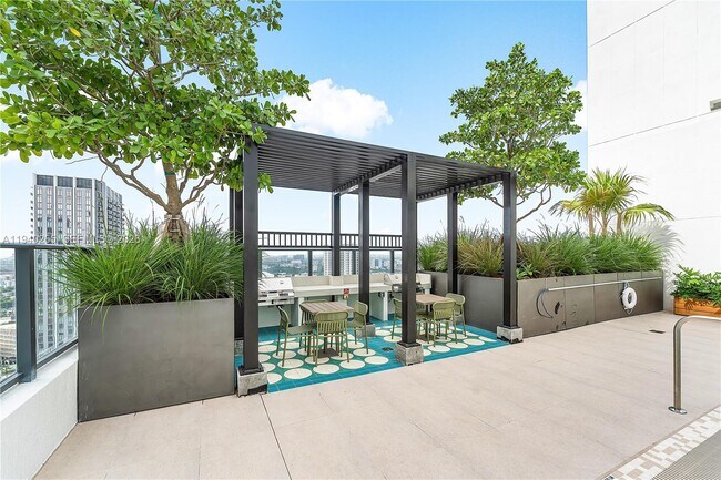 Building Photo - 11 NE 6th St