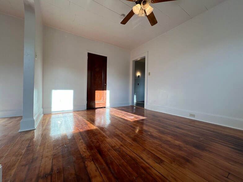 Building Photo - 44 E Bacon St