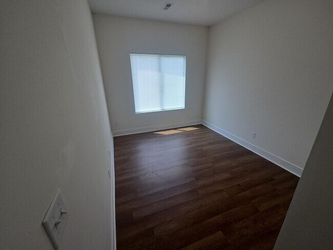Building Photo - 2143/45 S Thatcher Cir