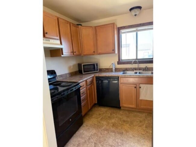 Building Photo - Beautiful Fruita Living!!