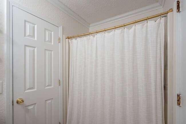 Building Photo - 114 Cedar St