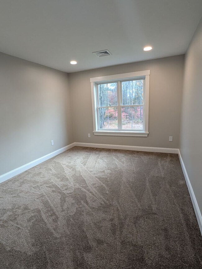 Building Photo - 398 Sutton St