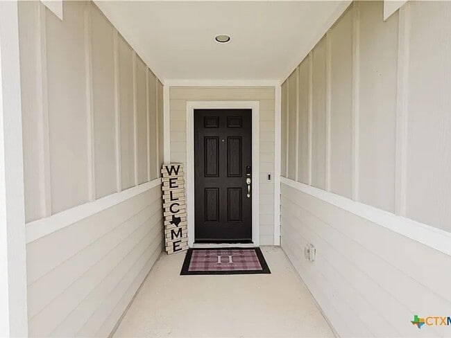 Building Photo - Single Family