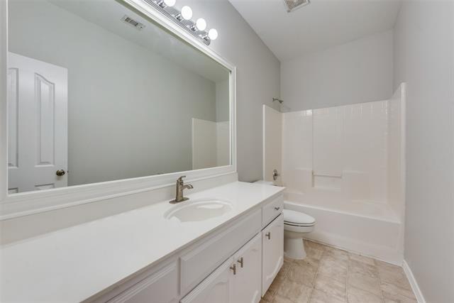 Building Photo - 5832 Center Ridge Dr