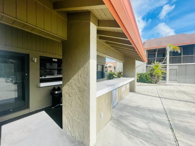 Building Photo - 5571 Courtyard Dr