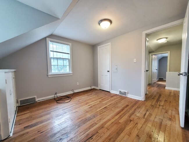 Building Photo - 3 bed - 1.5 Bath Cape Cod for Rent