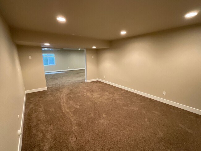 Building Photo - 4 Bedroom Home Available Near Woodmoor Dr ...