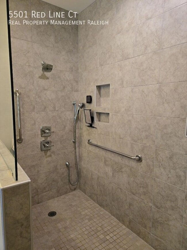 Building Photo - 5501 Red Line Ct