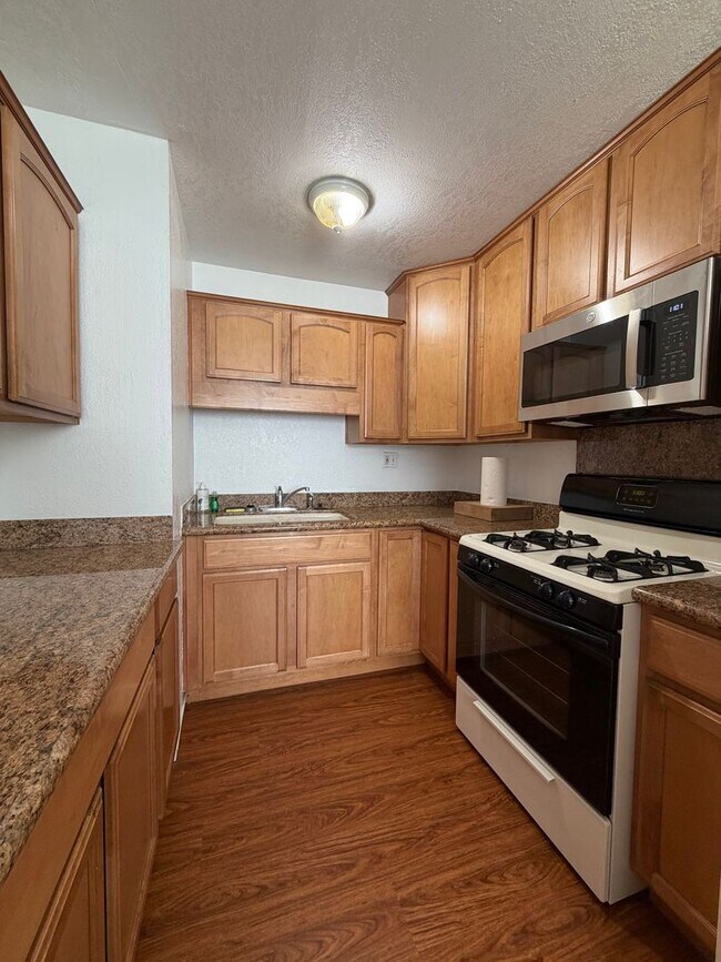 Building Photo - NEW LISTING!! 3 Bedroom 1.5 Bathroom House with Huge Yard, Central Heat & Air!