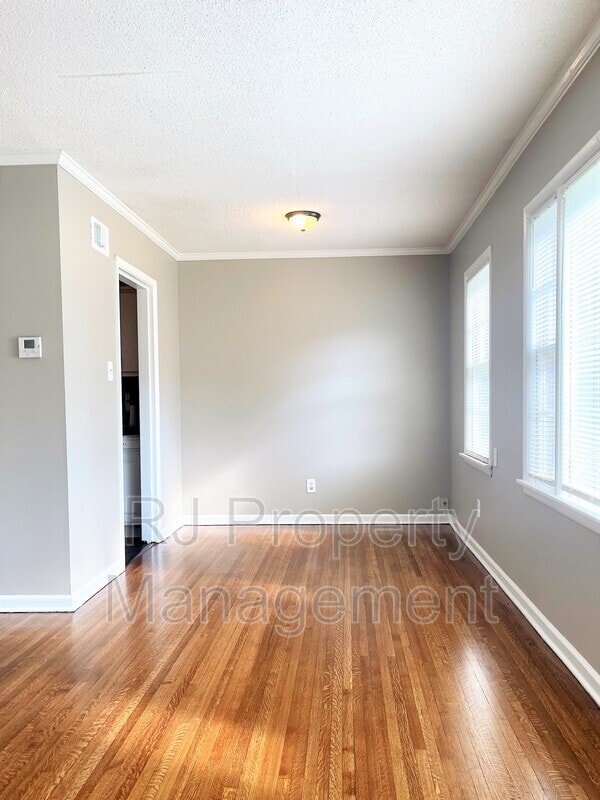 Building Photo - 3641 Bishops Bridge Rd