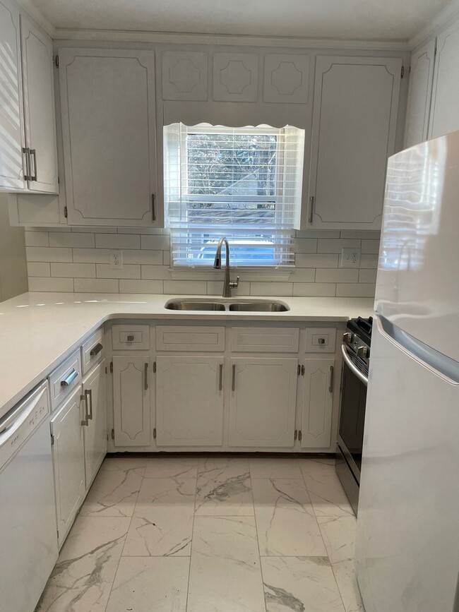 Building Photo - 752