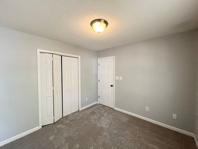 Building Photo - Classic 3BD, 2BA Apex Home in a Prime Location with a Fully Fenced Yard