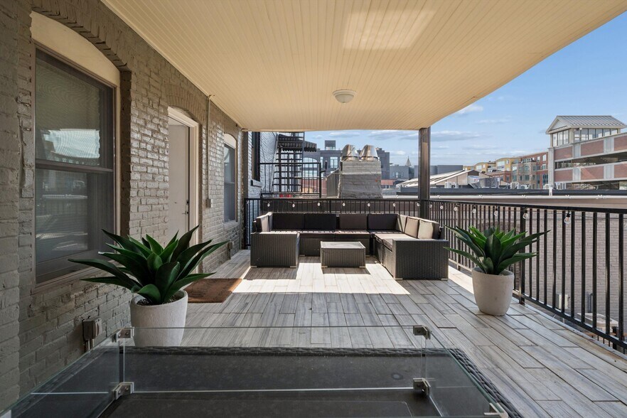 Building Photo - 425 Broadway