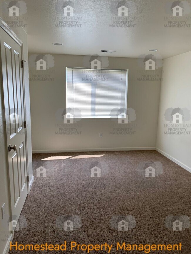 Building Photo - 411