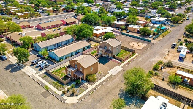 Building Photo - 2862 N Tyndall Ave