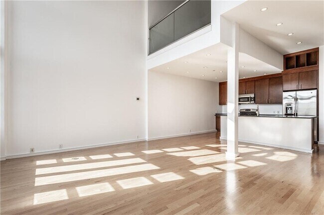 Building Photo - 350 N Meridian St
