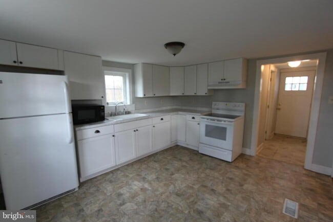 Building Photo - 5744 Charles Town Rd