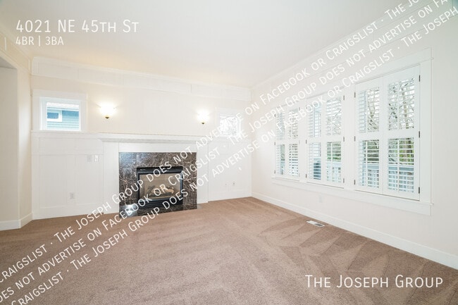 Building Photo - 4021 NE 45th St