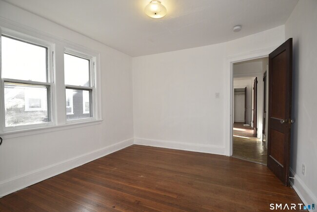 Building Photo - 214 N Quaker Ln