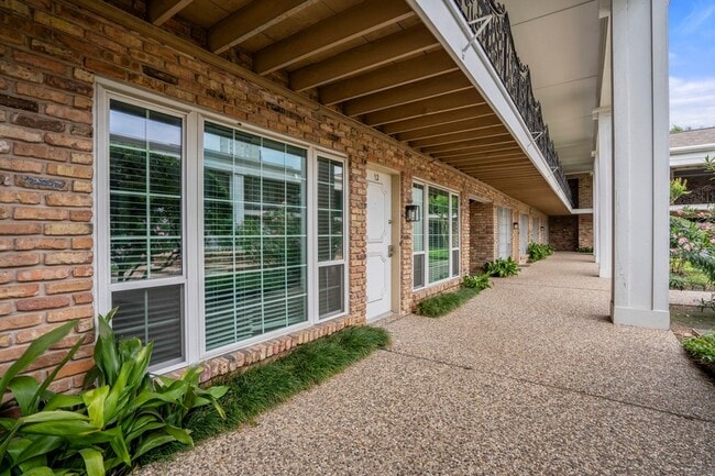 Building Photo - 5343 Richmond Ave.