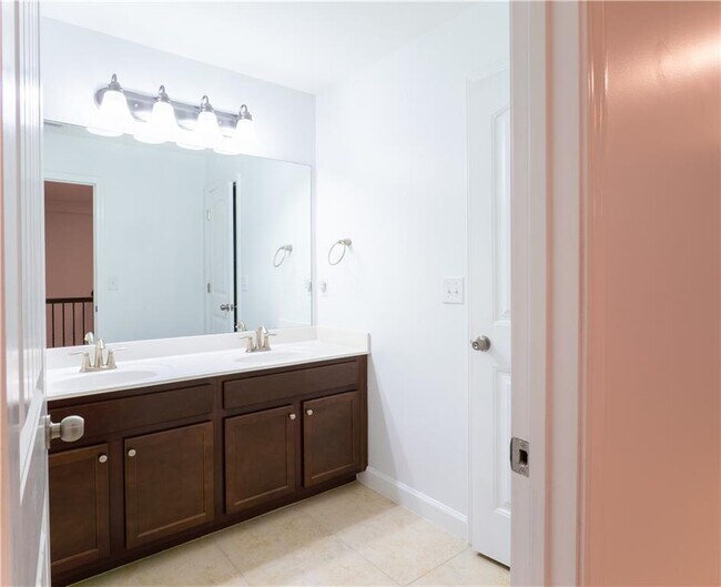 Building Photo - 4865 Alexandria Ave