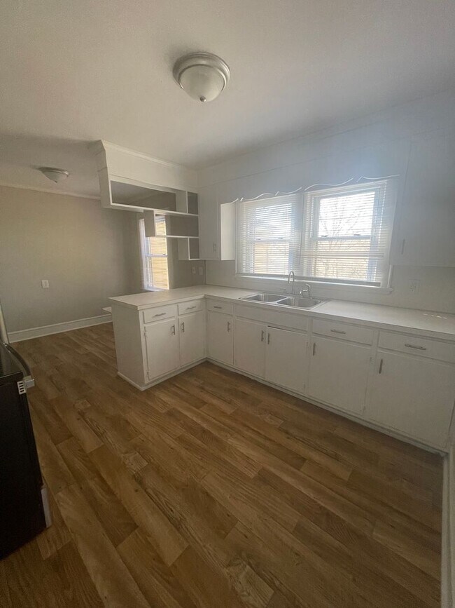 Building Photo - Adorable 3 bedroom 1 bath home Located in Hickory
