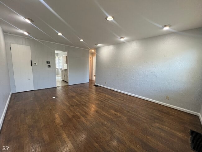 Building Photo - 77 W Westfield Blvd