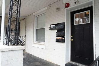 Building Photo - Studio Apartment for Rent- Prime West Philadelphia Location!