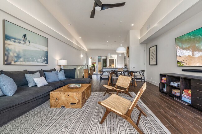 Building Photo - Modern 3 Bedroom, 3 Bathroom Furnished Condo at Makalii in Wailea