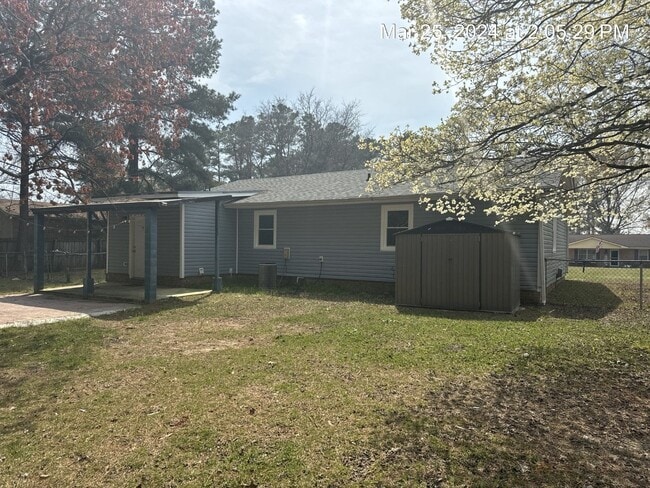 Building Photo - 3516 Torbay Dr