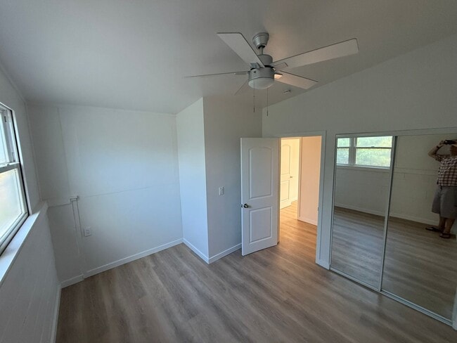 Building Photo - Fully renovated Laukona 5 bed 3 bath home