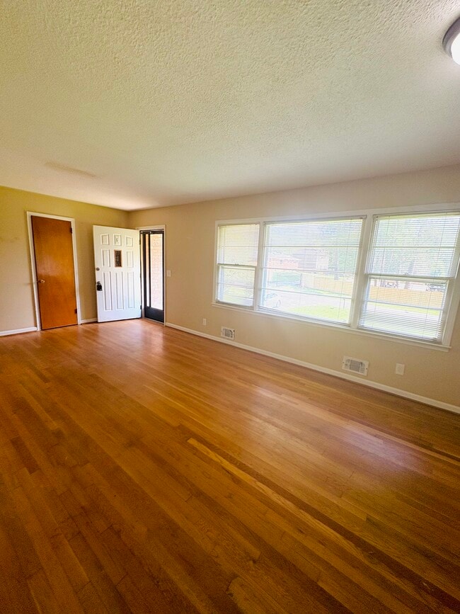 Building Photo - 709 Bounty Dr