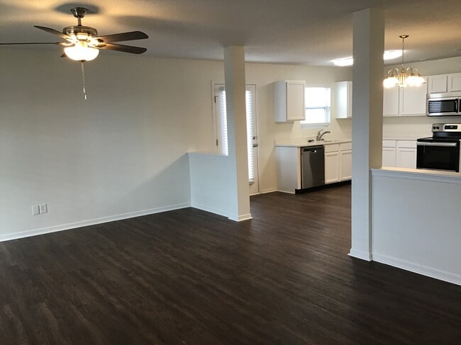 Building Photo - 14258 Marilyn Rd