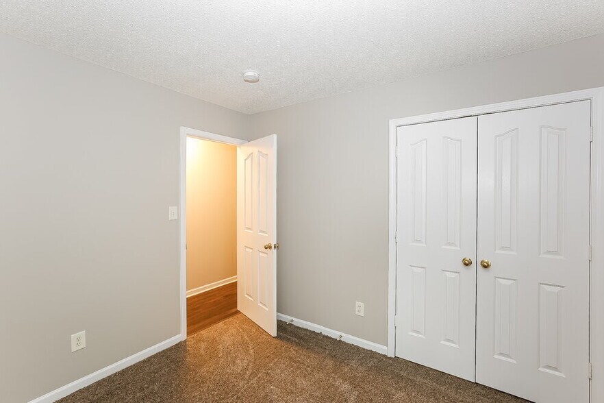 Building Photo - 12110 Stewarts Crossing Dr