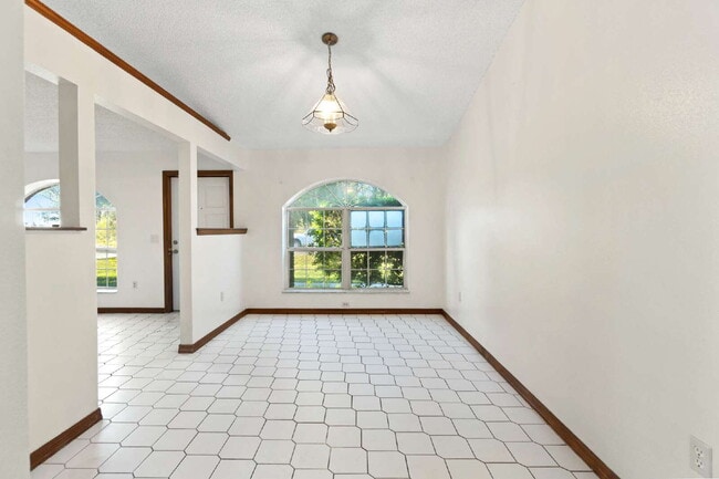 Building Photo - Spacious 3-bed/2-bath Home for Rent in Sil...