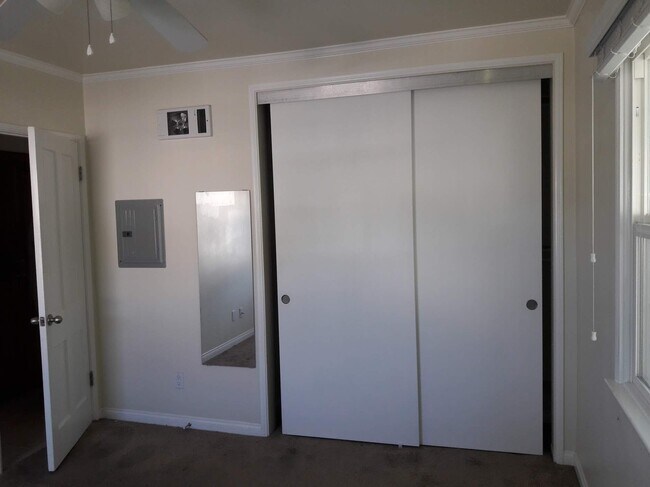bedroom/closet - 2743 Camulos St