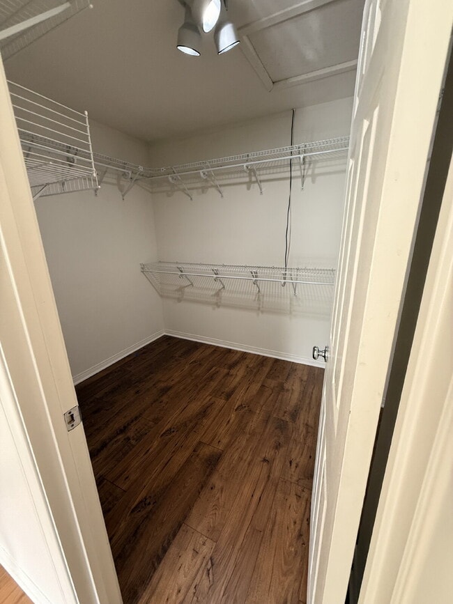 Building Photo - Spacious 5-Bed Family Home w/ 3-Car Garage Near Top Schools in Orange Crest.  One large bedroom a...